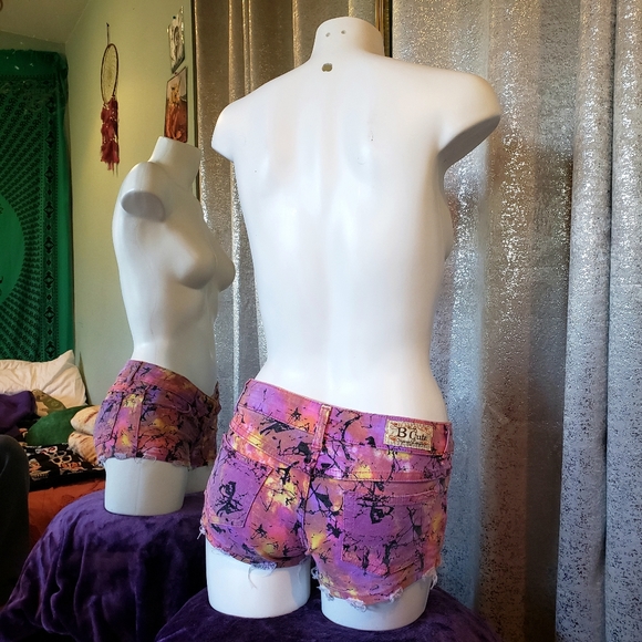Pink/Purple stretchy denim shorts - Picture 2 of 5